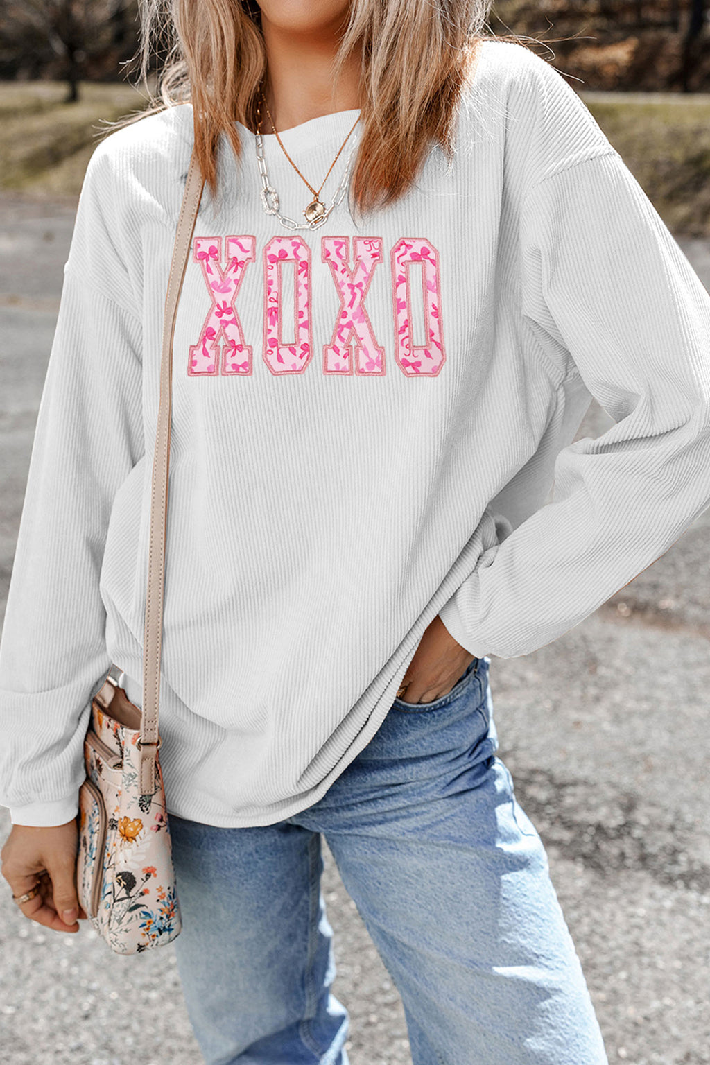 White Corded Ribbed XOXO Bow Print Embroidered Patch Graphic Sweatshirt