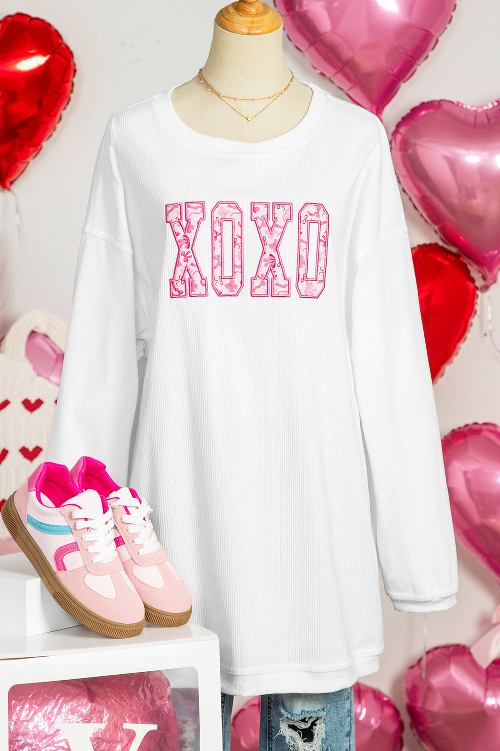 White Corded Ribbed XOXO Bow Print Embroidered Patch Graphic Sweatshirt