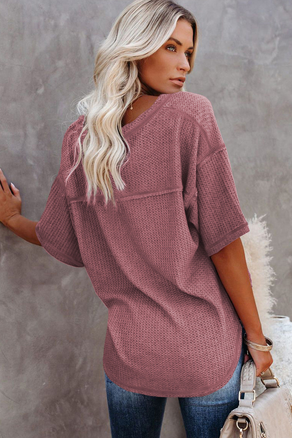 White Exposed Seam Half Sleeve Knitted V Neck Textured Top