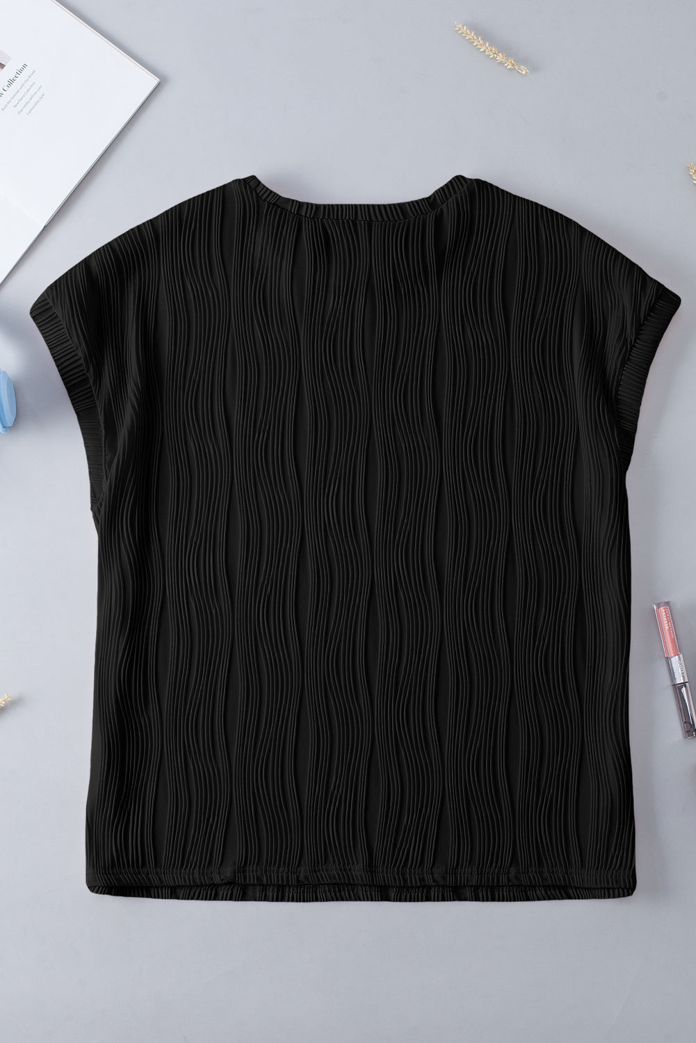 Black Solid Color Wavy Textured Plus Size Tee