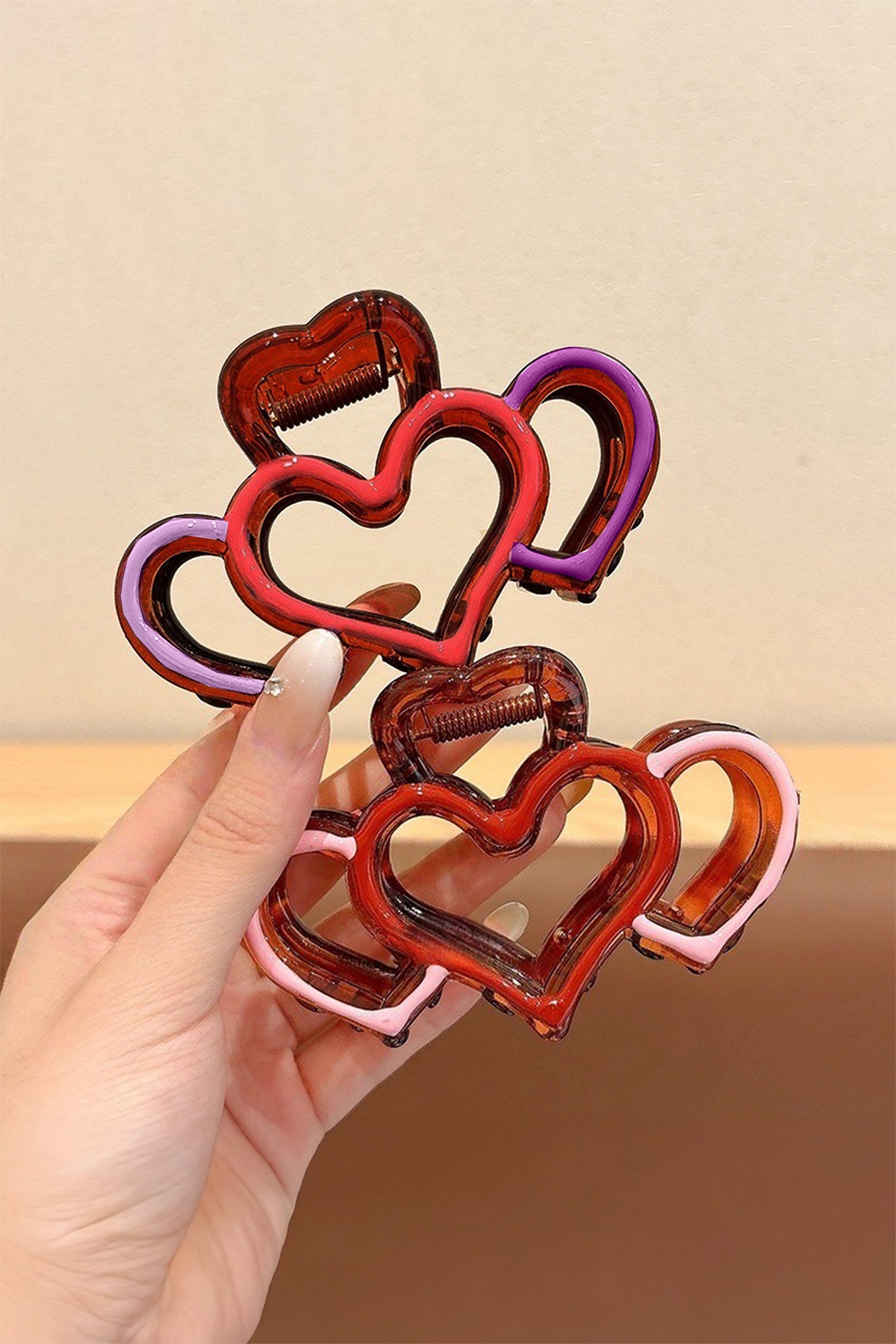 Bonbon Hollowed Heart Design Color Contrasted Acrylic Hair Claw Clip