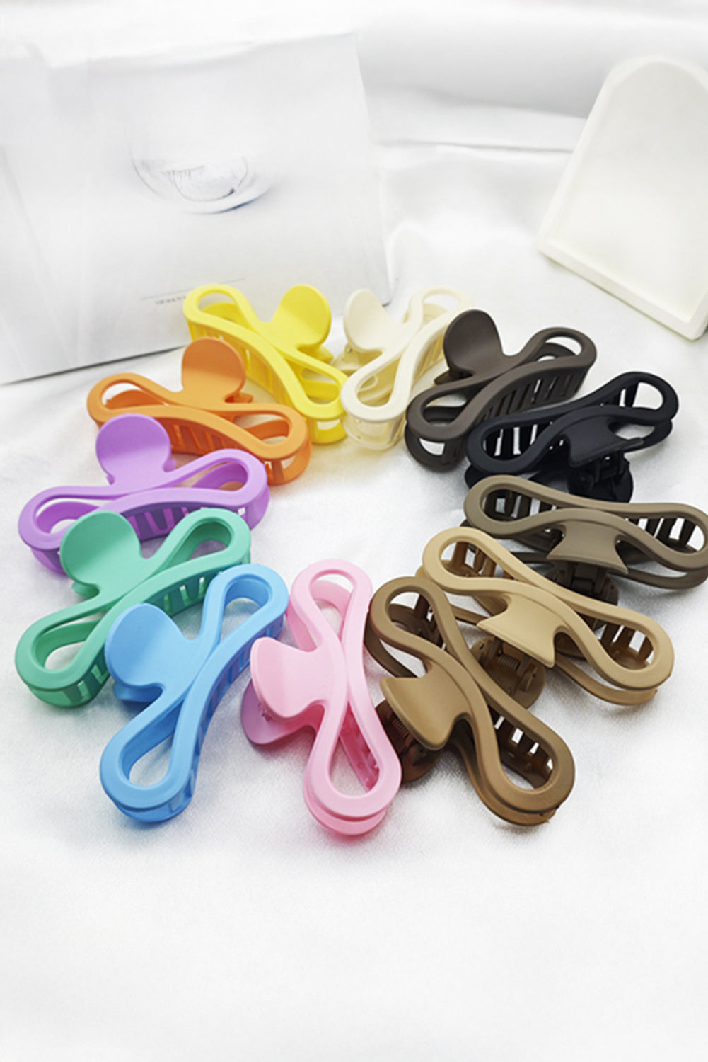 Black Minimalist Wave Shape Matte Hair Claw Clip