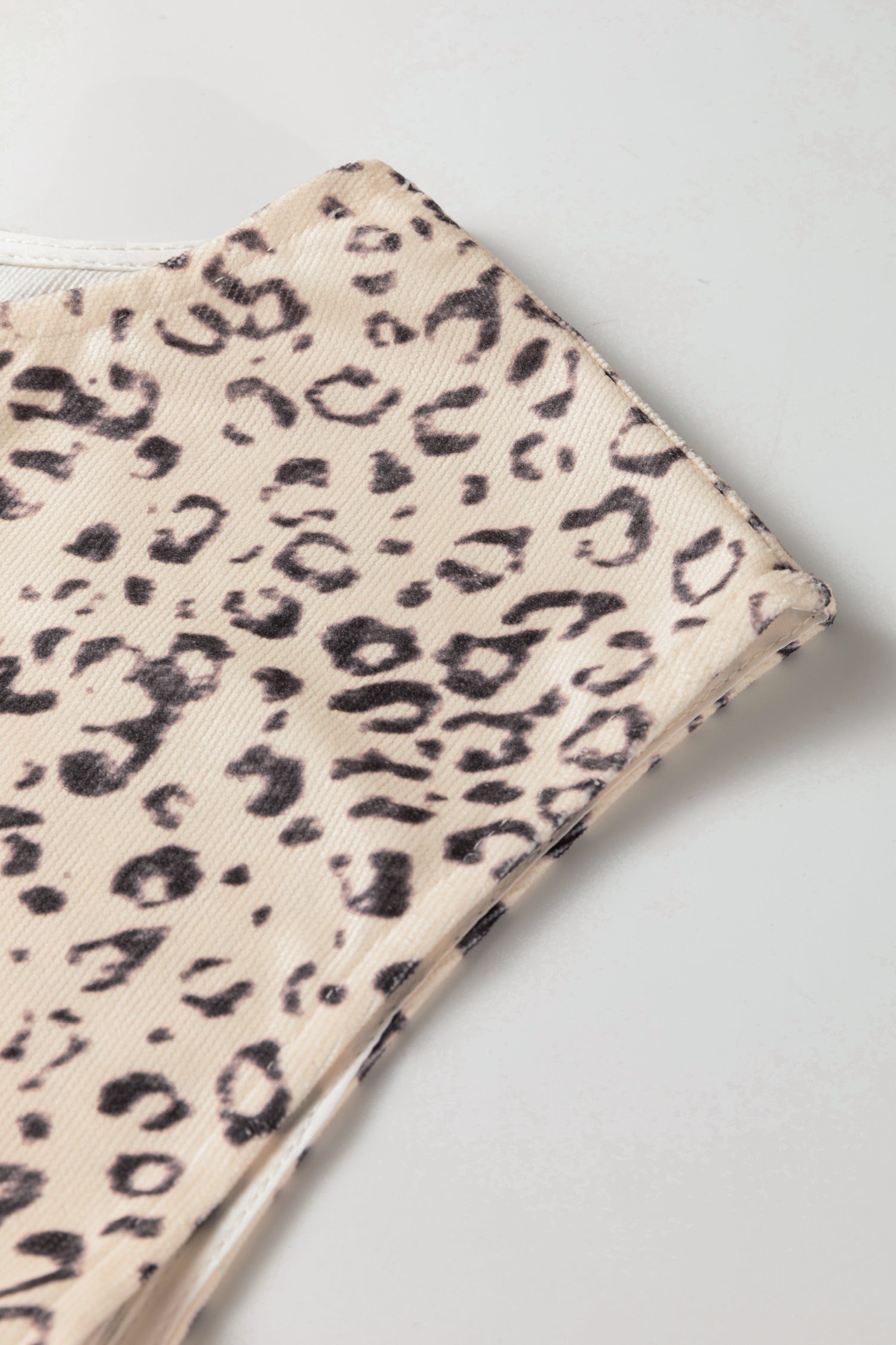 Apricot Knot Side Leopard Print Vest