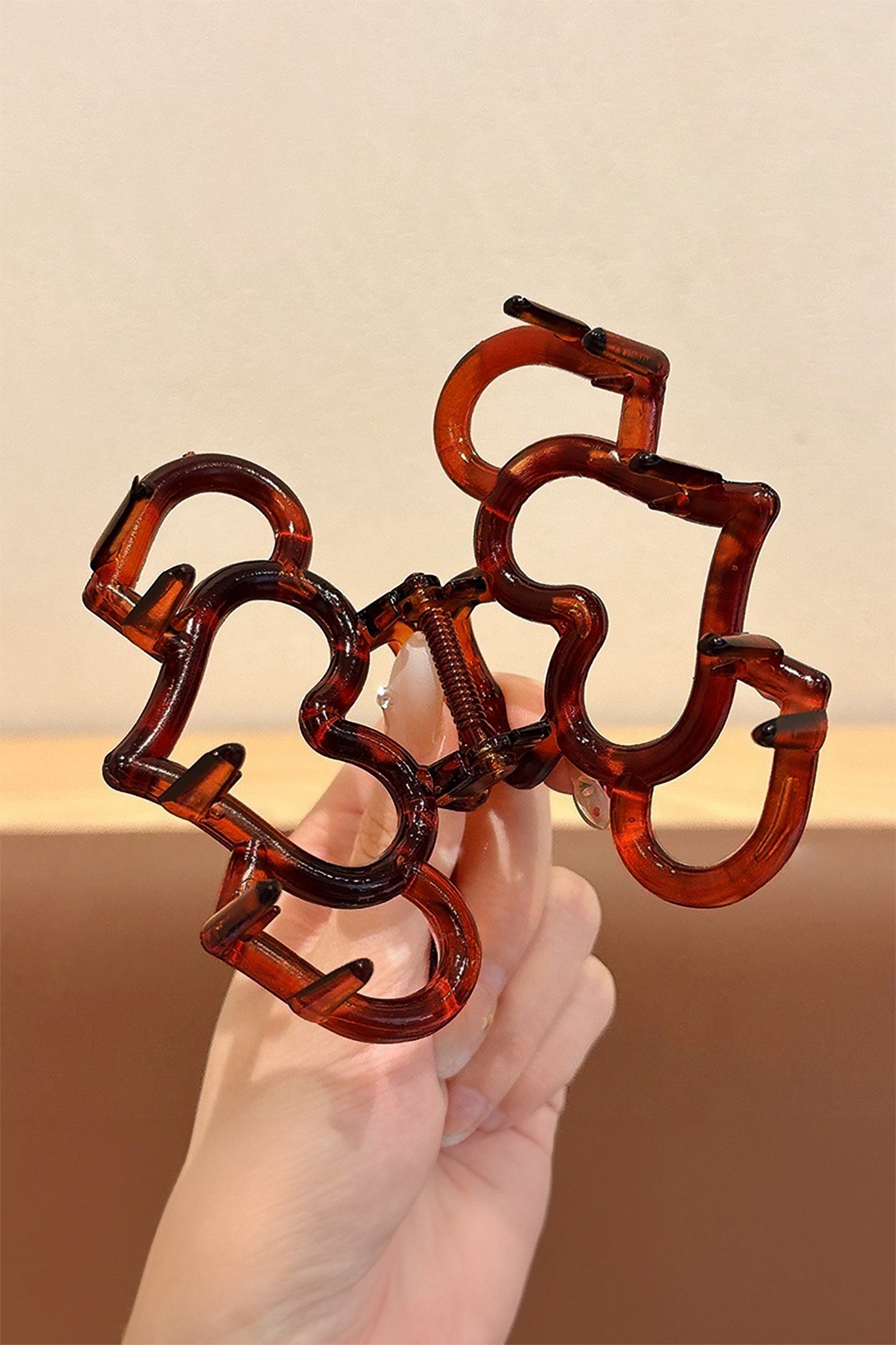 Bonbon Hollowed Heart Design Color Contrasted Acrylic Hair Claw Clip