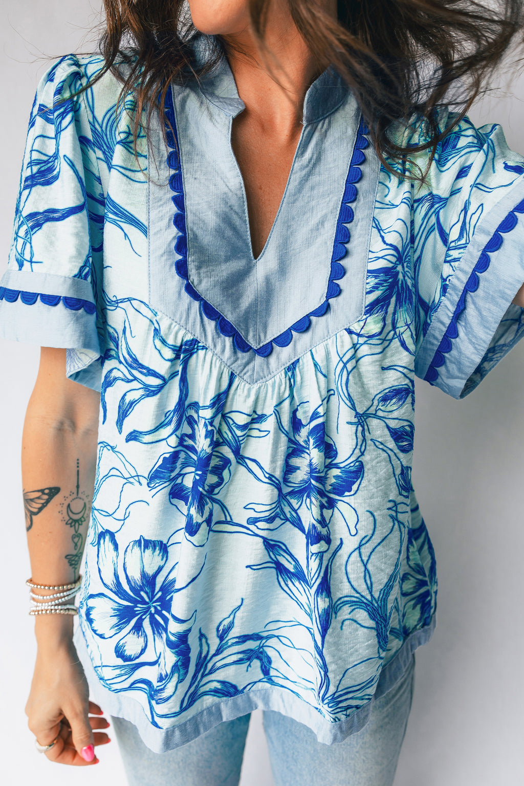 Sky Blue Plus Size Scalloped Trim Floral Short Sleeve Blouse