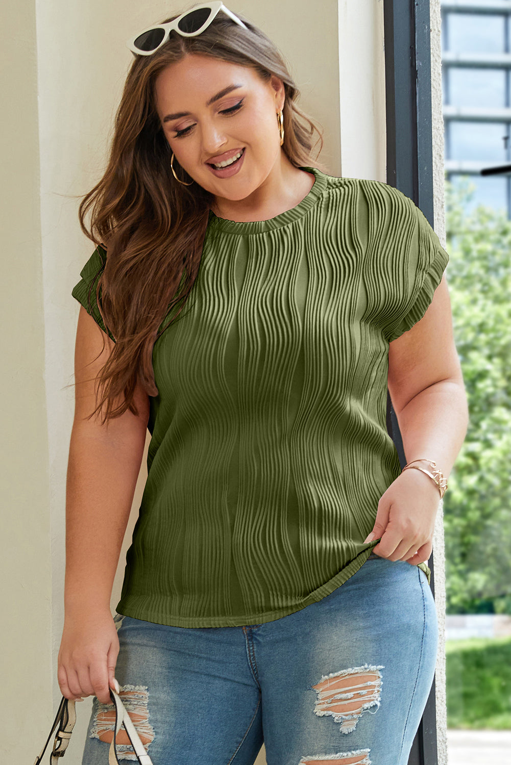 Black Solid Color Wavy Textured Plus Size Tee