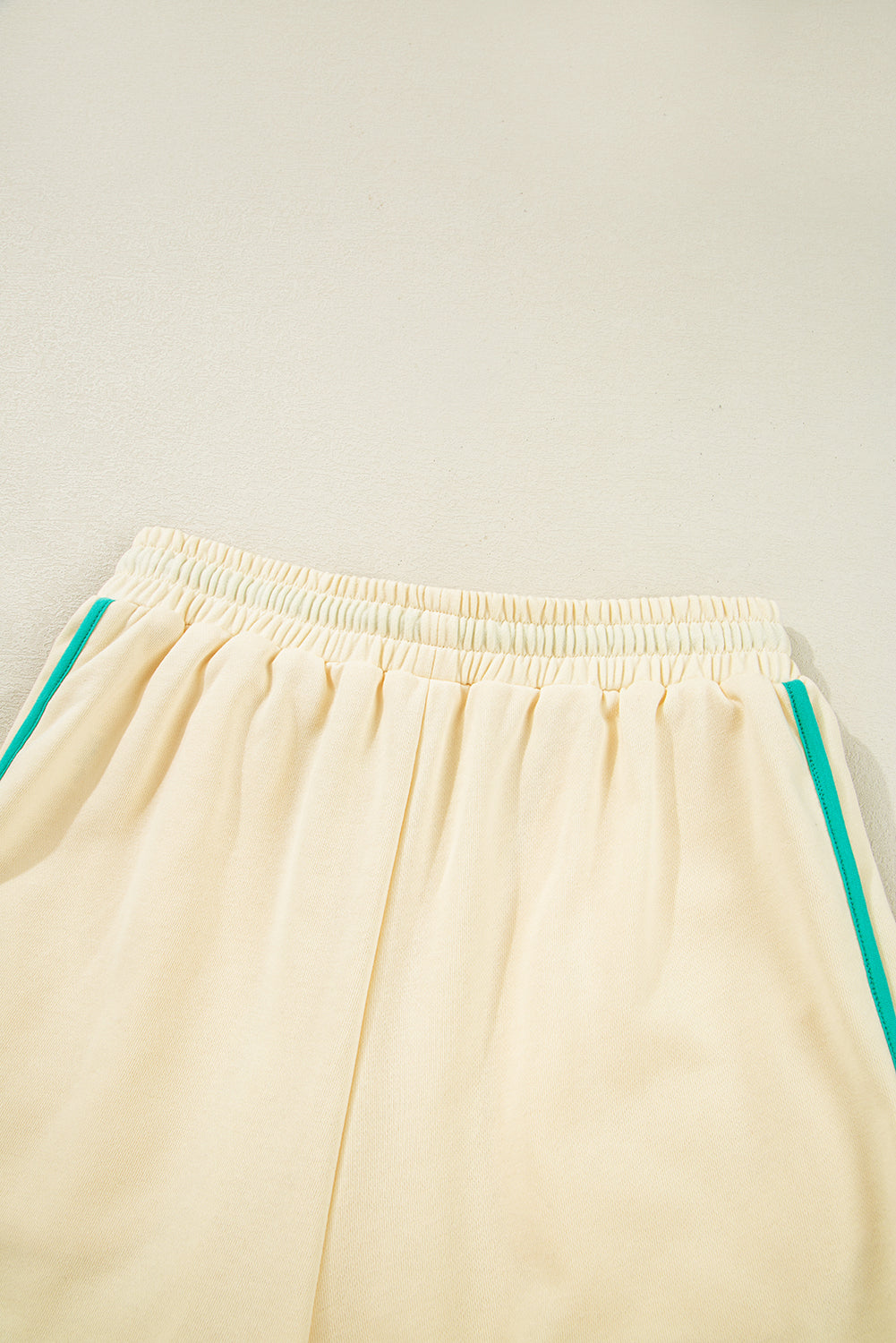 White Contrast Trim Colorblock Long Sleeve Pullover and Drawstring Shorts 2pcs Outfit