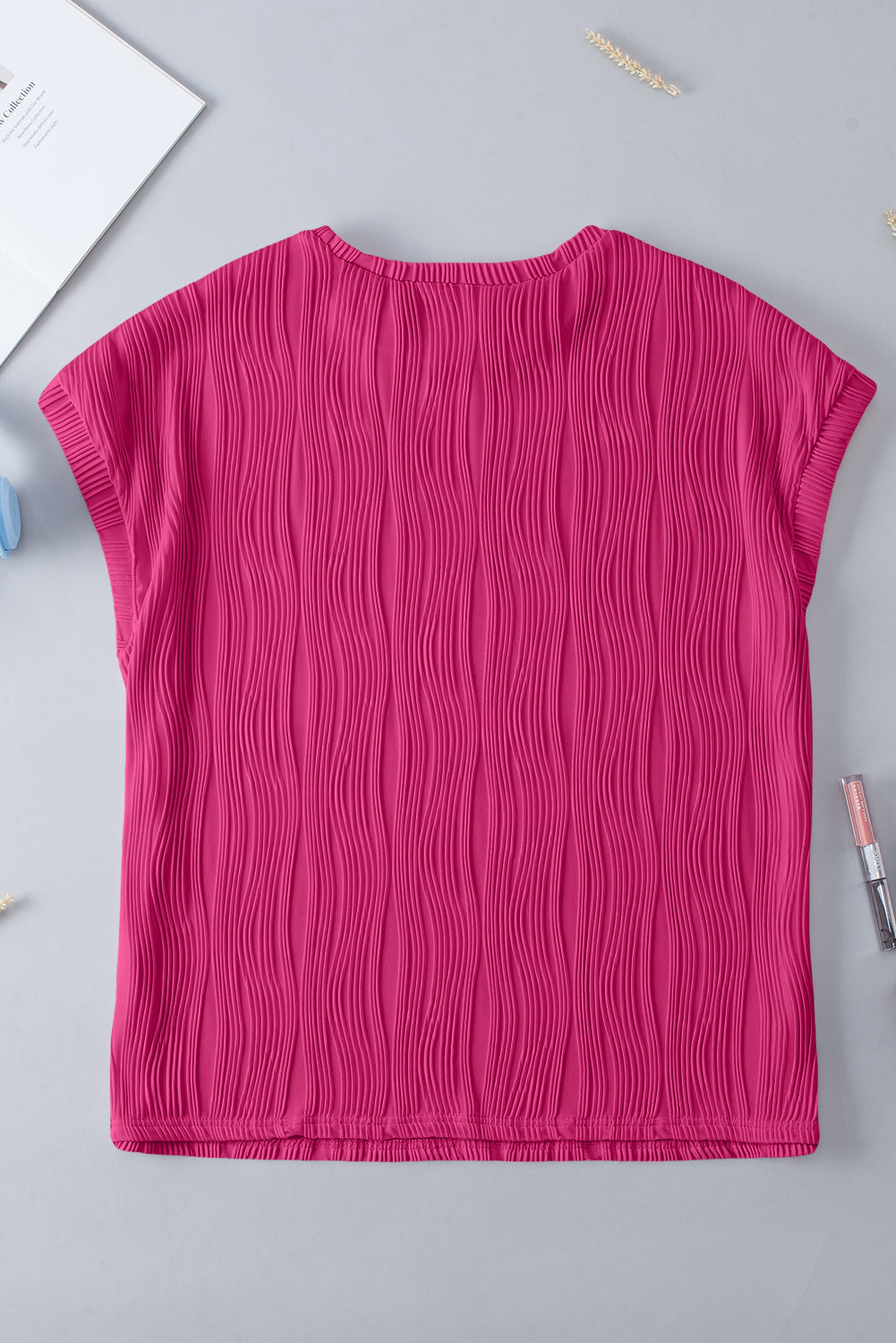 Black Solid Color Wavy Textured Plus Size Tee
