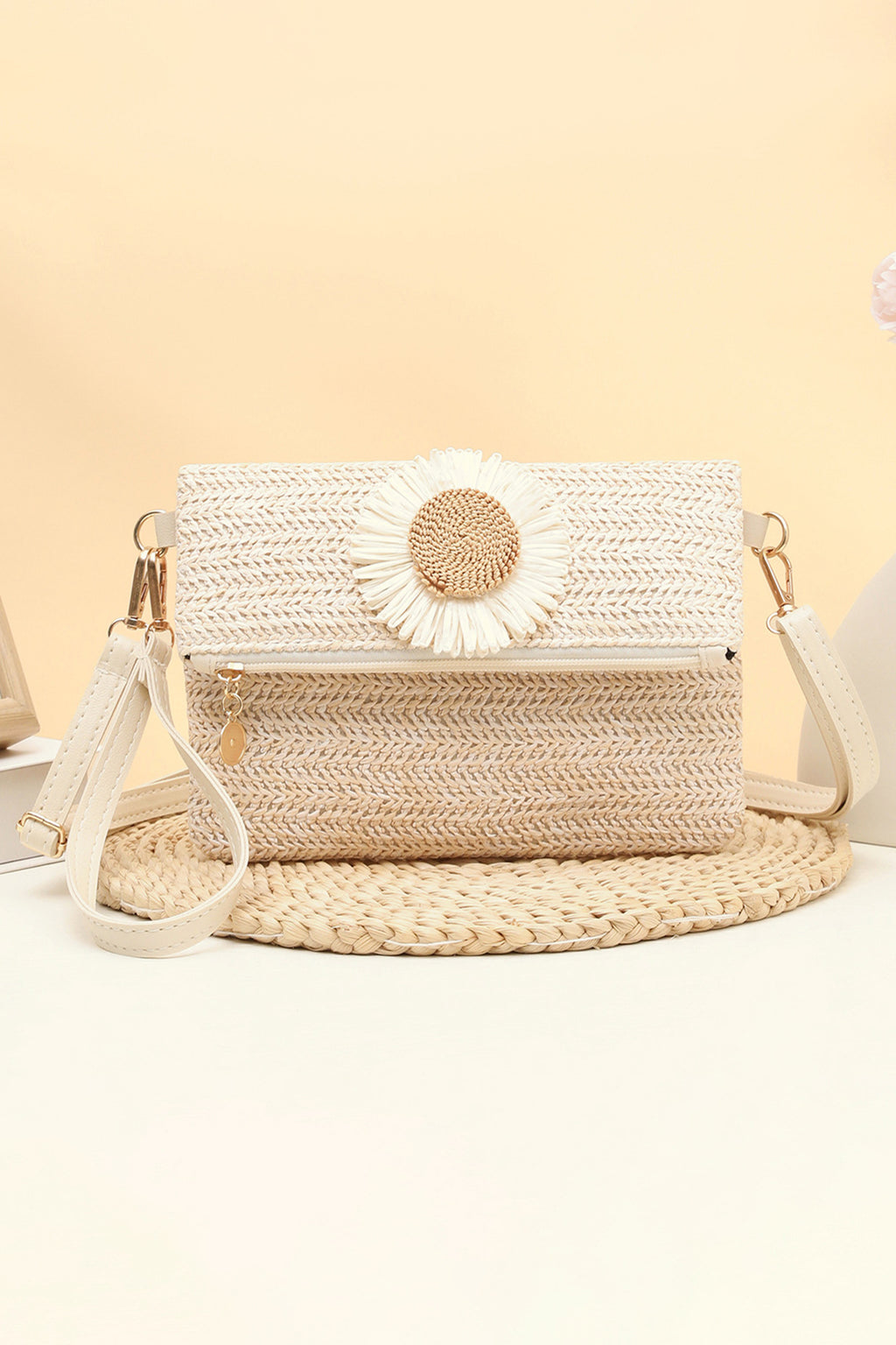 White Daisy Flower Straw Woven Zip Folded Magnetic Button Shoulder Bag
