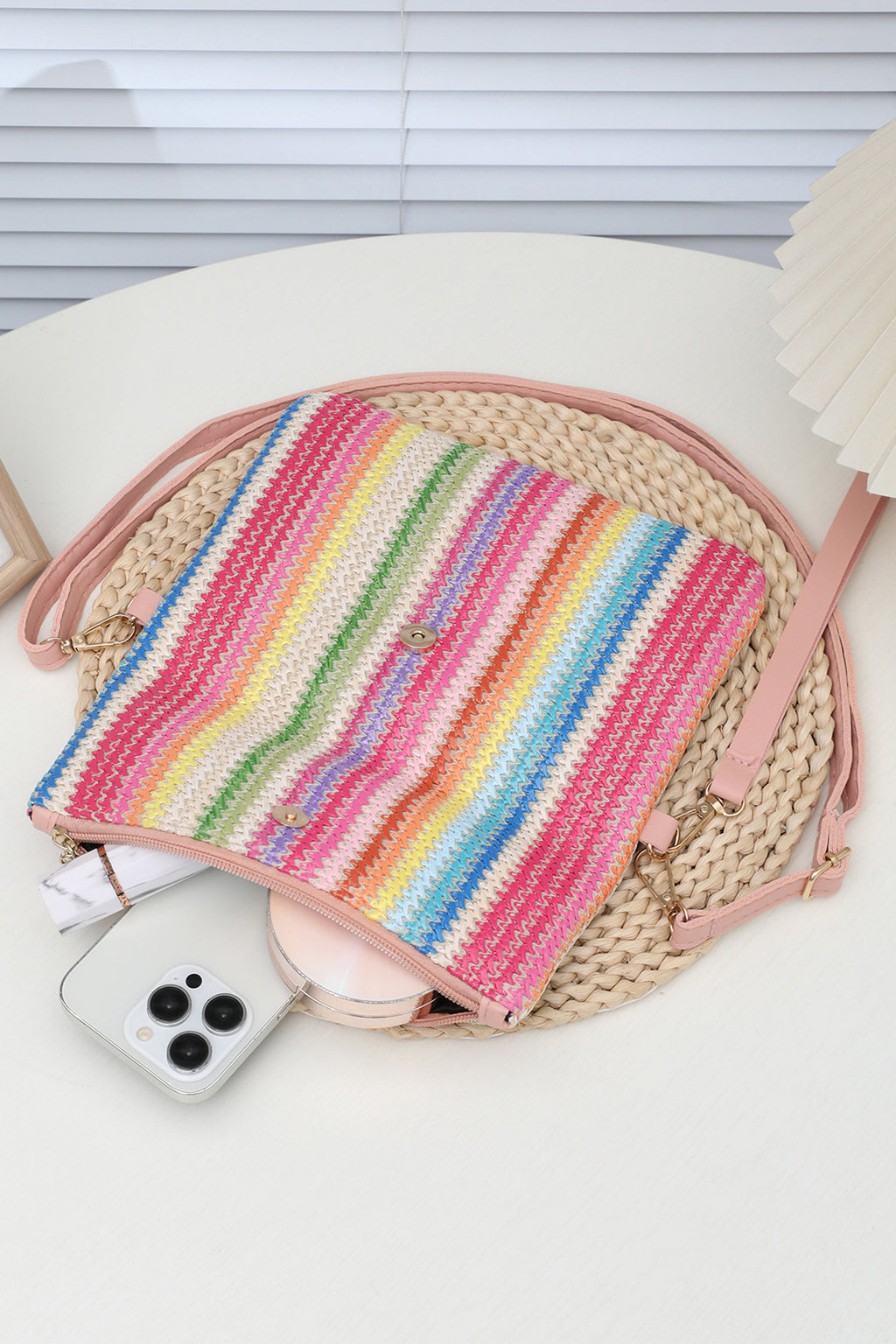 White Daisy Flower Straw Woven Zip Folded Magnetic Button Shoulder Bag